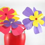 Цветы - поделка из цветной бумаги для детей