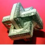 Оригинальная фигура оригами - из денег