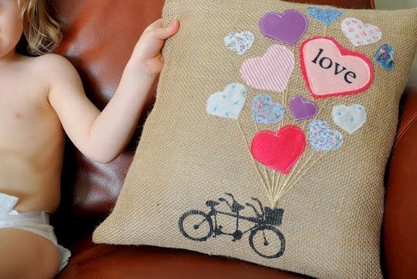 Декоративные подушки с сердечками, фото