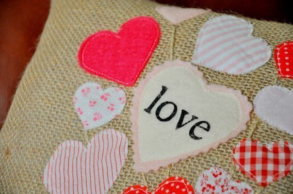Декоративные подушки с сердечками, фото