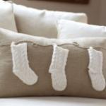 Декоративные подушки своими руками - с носочками